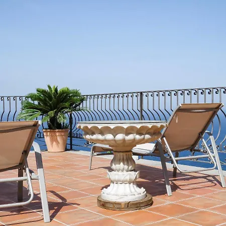 Athena Aparthotel 2*